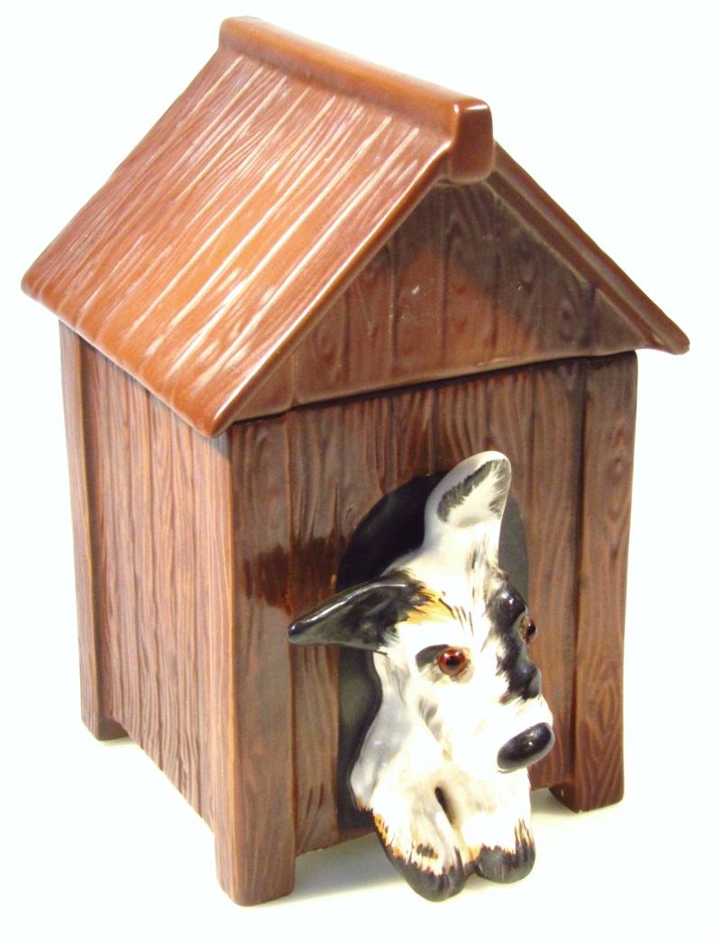 Appraisal: A Crown Devon Fieldings musical kennel box with removable lid