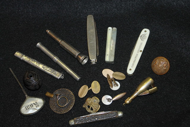 Appraisal: A SMALL COLLECTION OF MISCELLANEOUS including a cased silver pencil