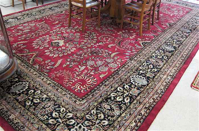 Appraisal: HAND KNOTTED ORIENTAL CARPET Persian Sarouk design of repeating floral