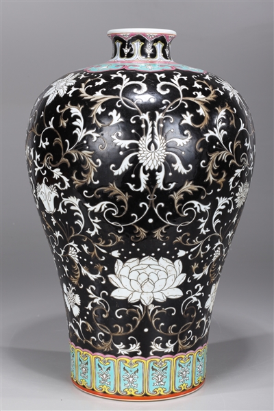 Appraisal: Large Chinese Famille Noire vase with six character mark to