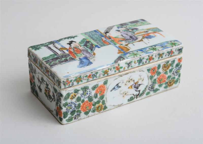 Appraisal: CHINESE FAMILLE VERTE PORCELAIN BOX AND COVER The rectangular cover