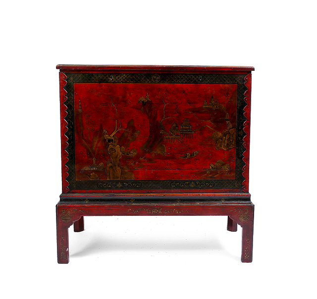 Appraisal: AN ANTIQUE CHINOISERIE DECORATED JAPANNED BOX the top and sides