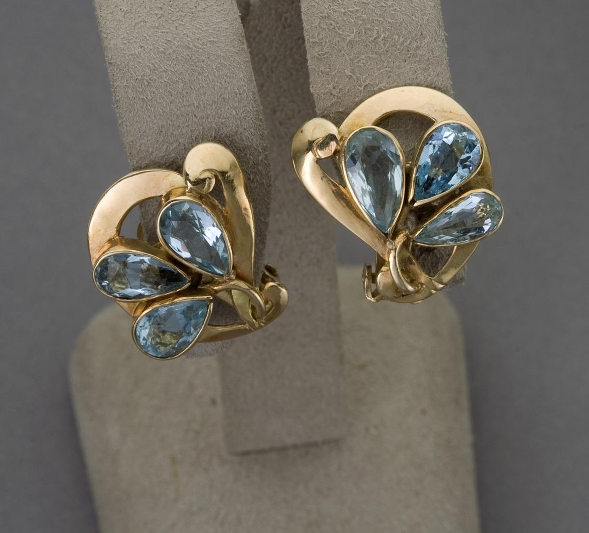 Appraisal: PAIR OF GOLD AND AQUAMARINE FLOWER FORM KT EARCLIPS Set