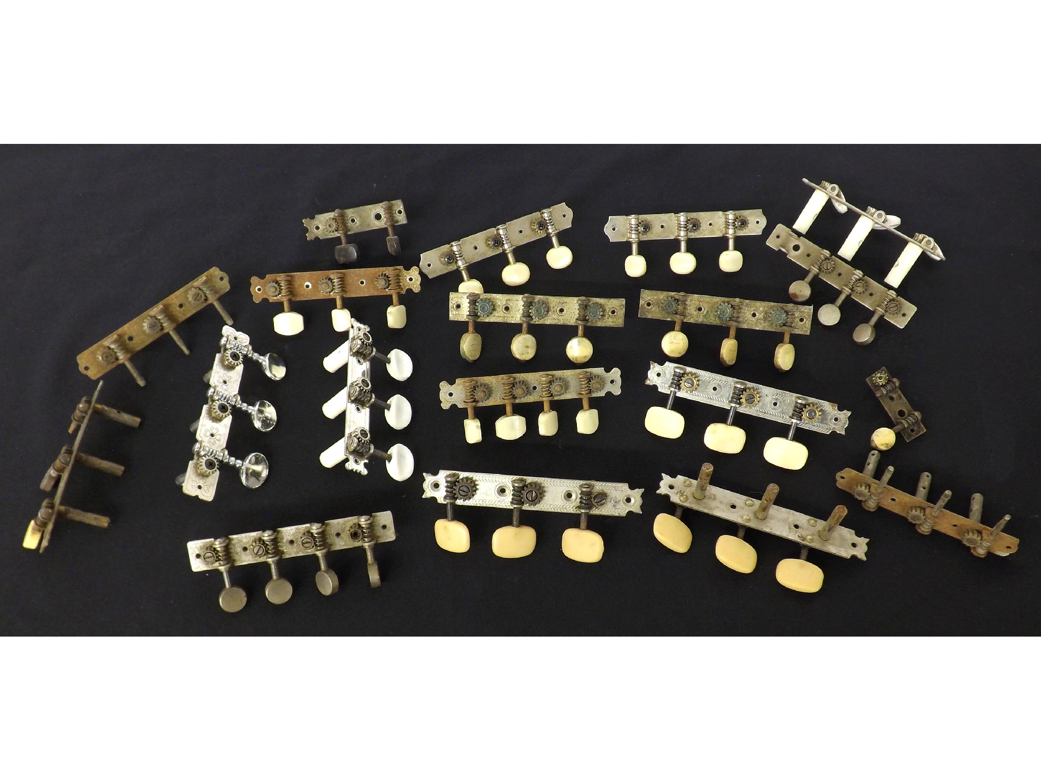 Appraisal: Quantity of assorted classical guitar type tuning pegs