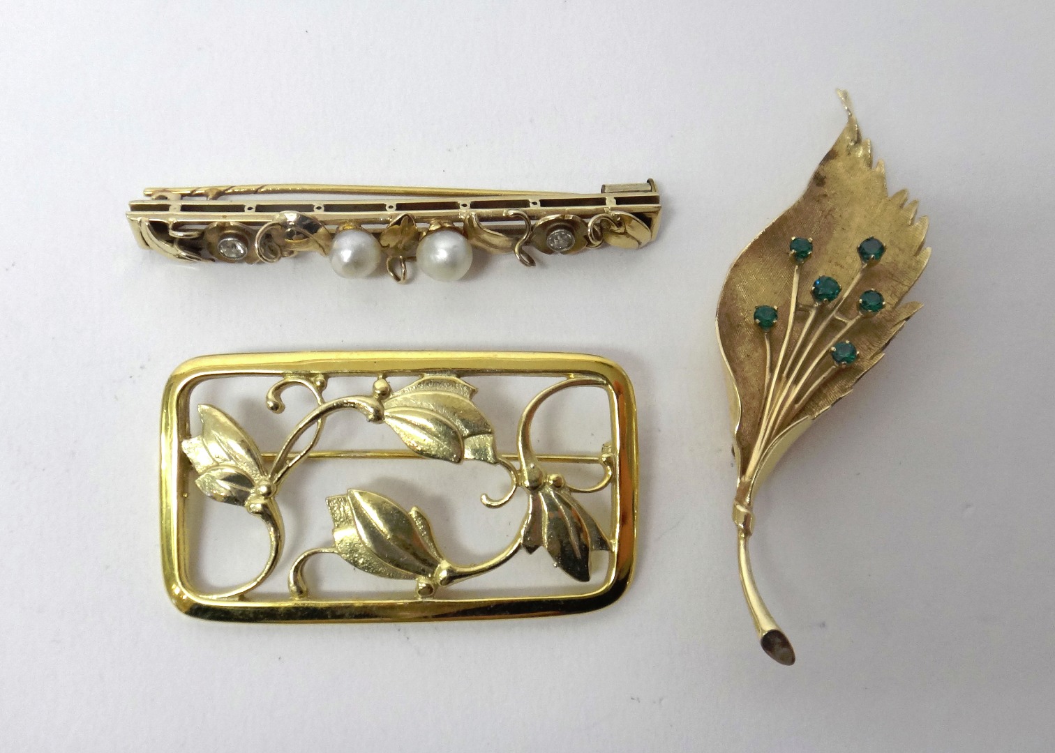 Appraisal: A gold diamond and cultured pearl set brooch decorated with