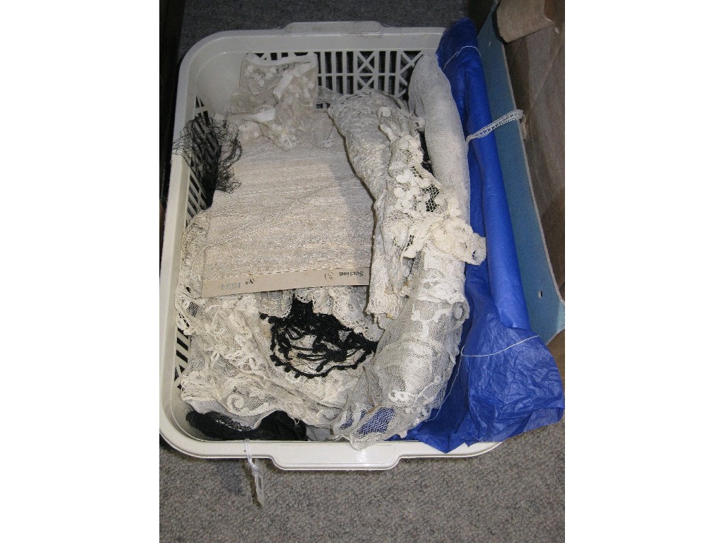 Appraisal: Box of lace work