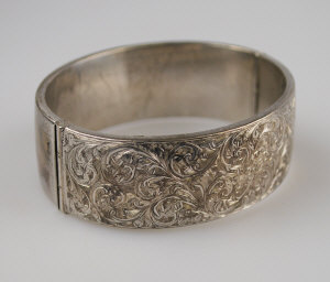 Appraisal: Silver hinged half-engraved bangle