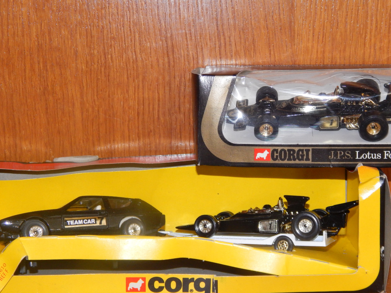 Appraisal: A Corgi Texaco Lotus Forumla racing car team car and