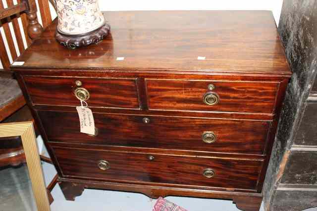 Appraisal: AN EARLY TH CENTURY MAHOGANY DRESSING CHEST of two short