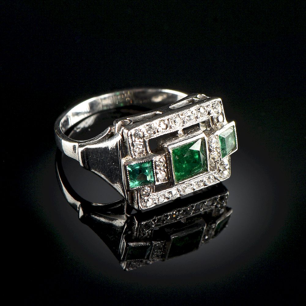 Appraisal: A WHITE GOLD EMERALD AND DIAMOND LADY'S RING A WHITE