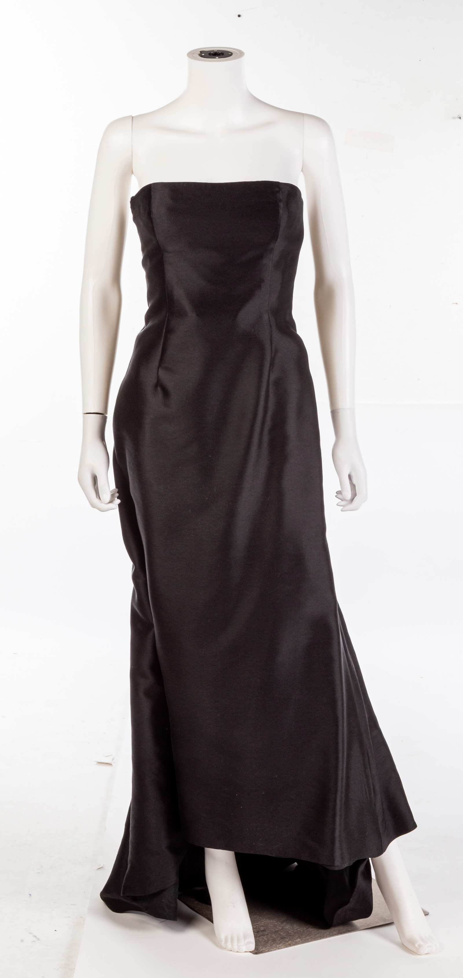 Appraisal: PAMELA DENNIS COUTURE BLACK EVENING DRESS size