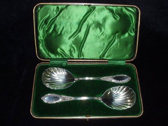 Appraisal: A pair of cased serving spoons the bowls of scalloped