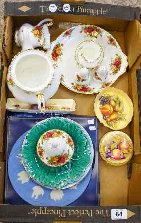 Appraisal: A collection of pottery to include Royal Albert Old Country