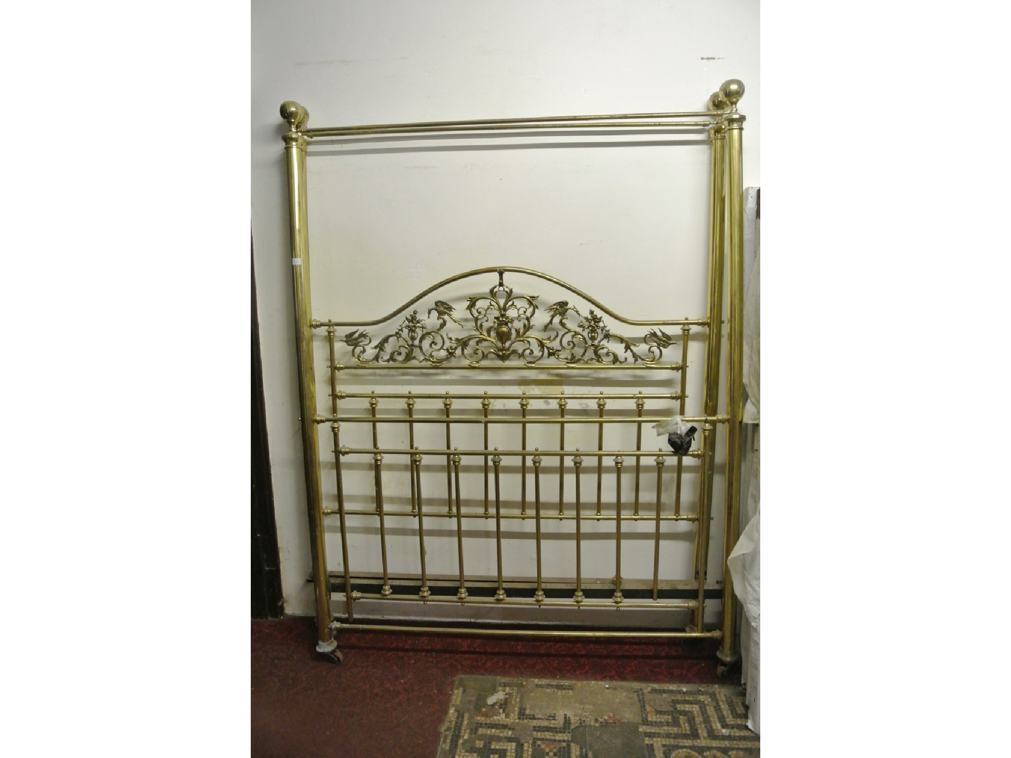 Appraisal: A brass poster bed with turned supports and decorative arched