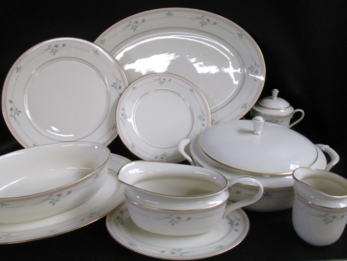 Appraisal: LENOX ROSE MANOR CHINA SET eighty-six pieces comprised of dinner