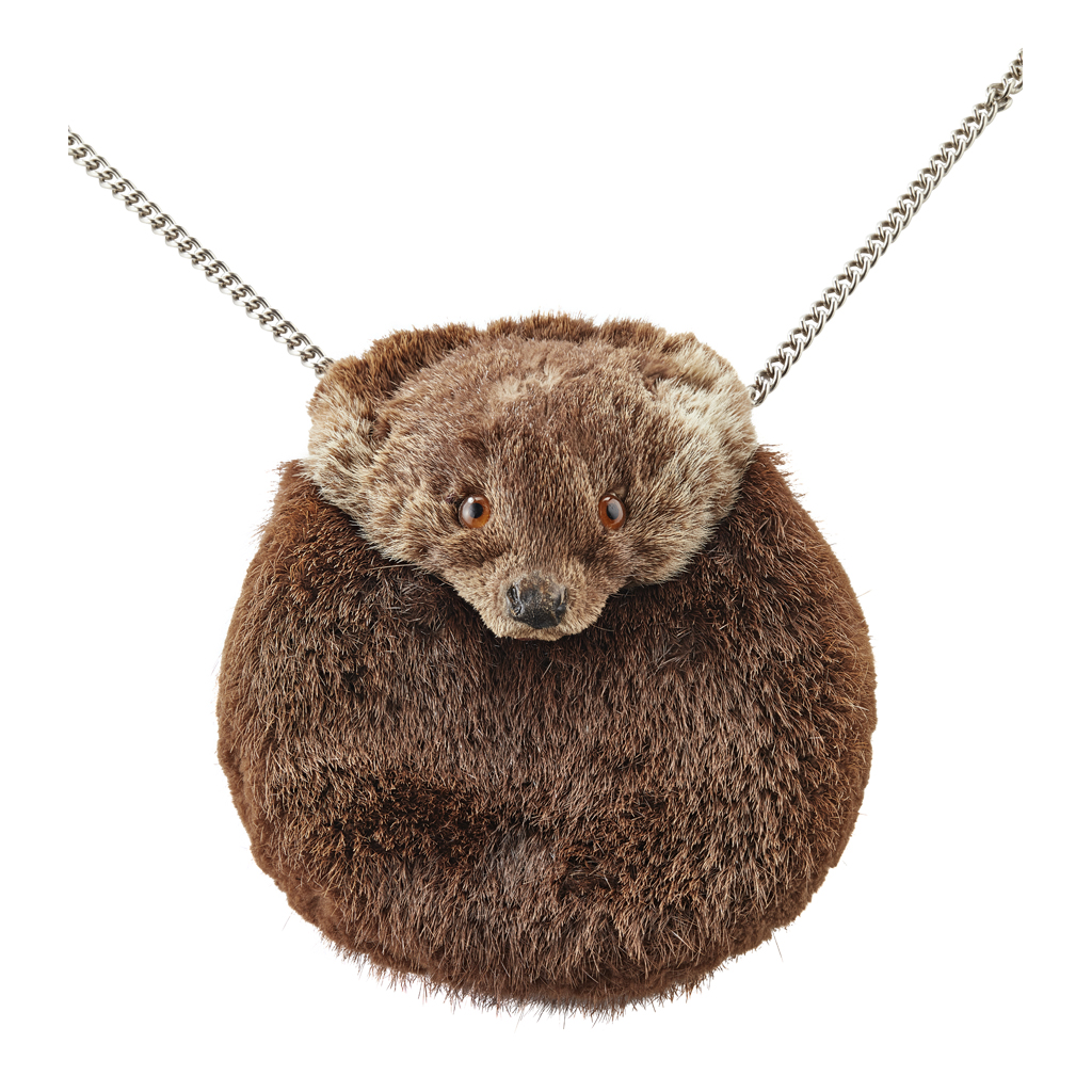 Appraisal: AN OTTER MASK SPORRAN the otter fur bag with hinged