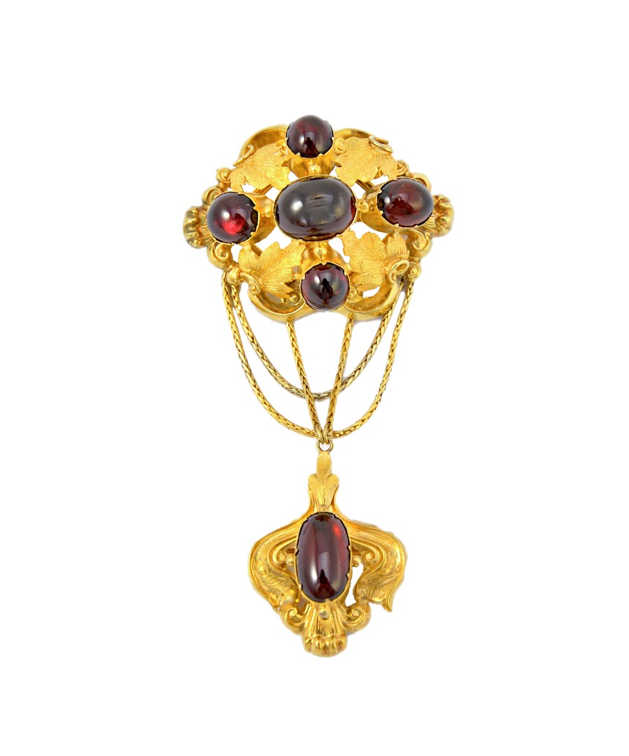 Appraisal: A Victorian gold and cabochon garnet set brooch in a