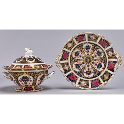 Appraisal: A Royal Crown Derby Imari sauce tureen cover and stand