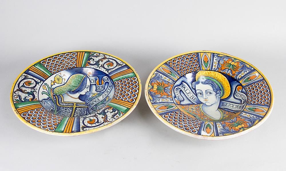 Appraisal: A pair of large Deruta Majolica dishes A pair of