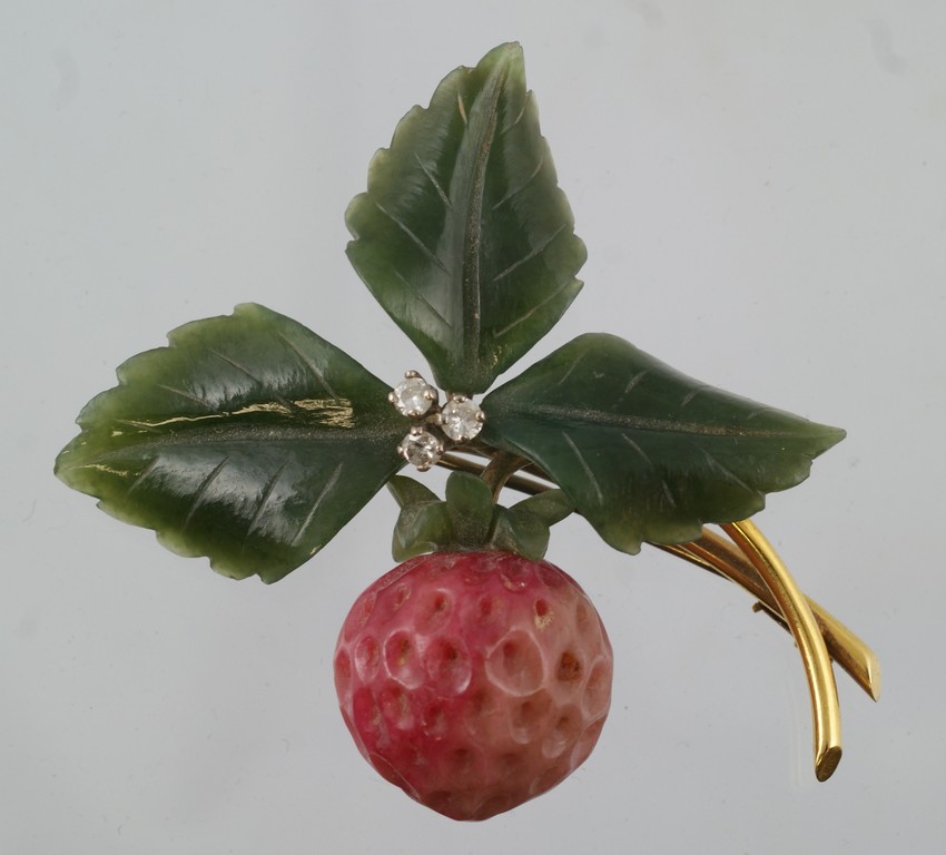 Appraisal: K YG jade diamond and crystal strawberry pin stamped with