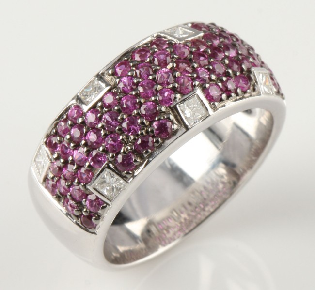 Appraisal: KW diamond and pink sapphire ring diamonds size S