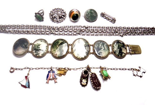 Appraisal: A moss agate set oval panel link bracelet mounted with