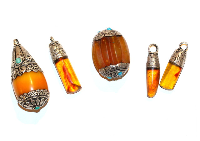 Appraisal: A MIDDLE EASTERN HORN AND WHITE METAL MOUNTED PENDANT set