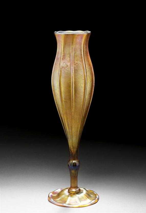 Appraisal: TIFFANY STUDIOS N Y VASE vers Verre jaune iris rose