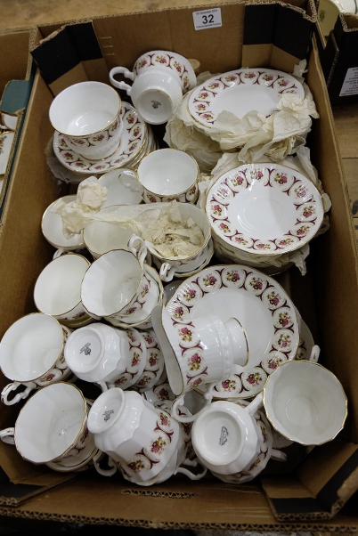 Appraisal: A collection of pottery to include large bone china tea