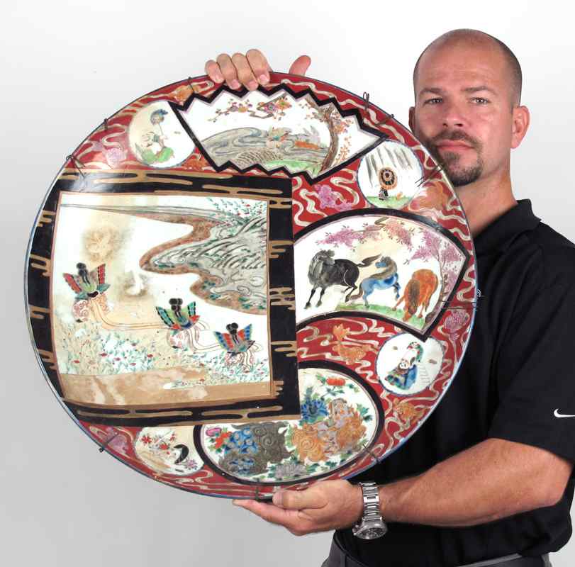 Appraisal: LARGE JAPANESE IMARI CHARGER In the reserves are images of