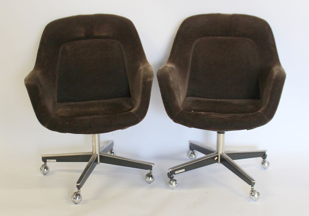 Appraisal: Pair Knoll Upholstered Brown Chairs on Wheels Chrome base From