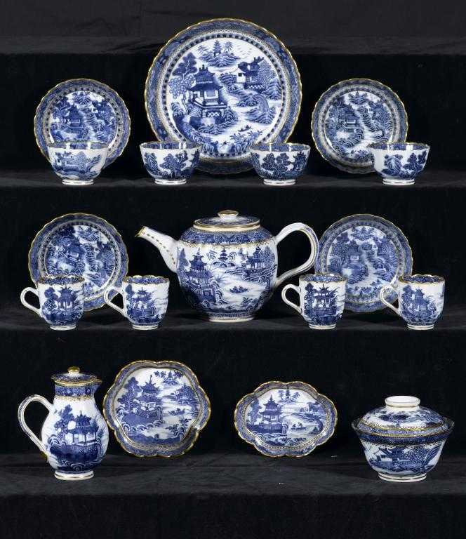 Appraisal: A CHINESE PORCELAIN TEA AND COFFEE SERVICE of reeded shapes