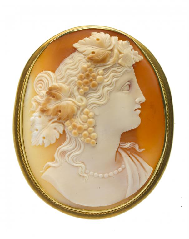 Appraisal: AN ANTIQUE CAMEO the oval shell finely carved with the