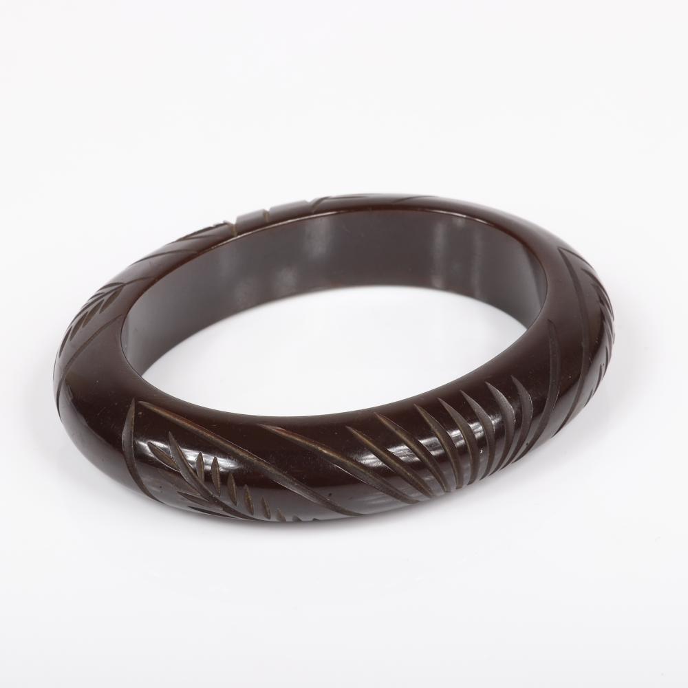 Appraisal: VINTAGE BAKELITE CHOCOLATE BROWN CHUNKY OVAL BANGLE BRACELET WITH CARVED