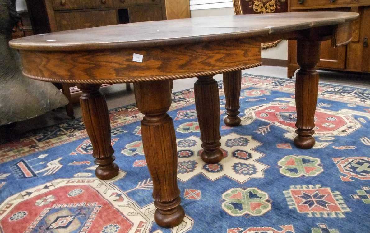 Appraisal: ROUND OAK DINING TABLE WITH TWO LEAVES American c the