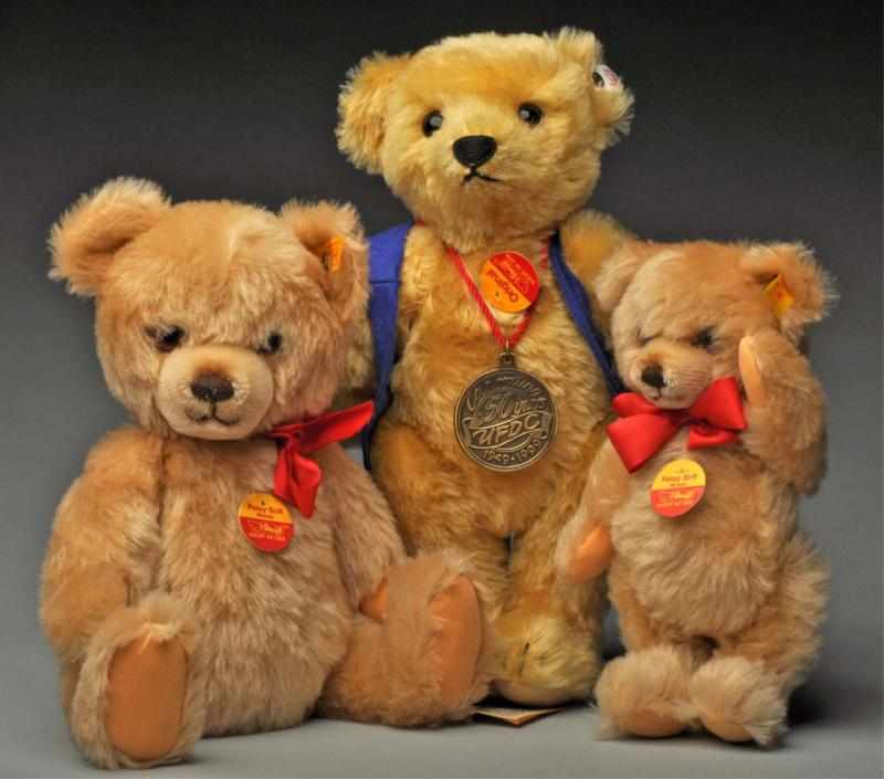 Appraisal: Lot of Steiff Teddy Bears Condition Excellent Size T