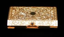 Appraisal: K Gold Compact High karat gold compact has an incised