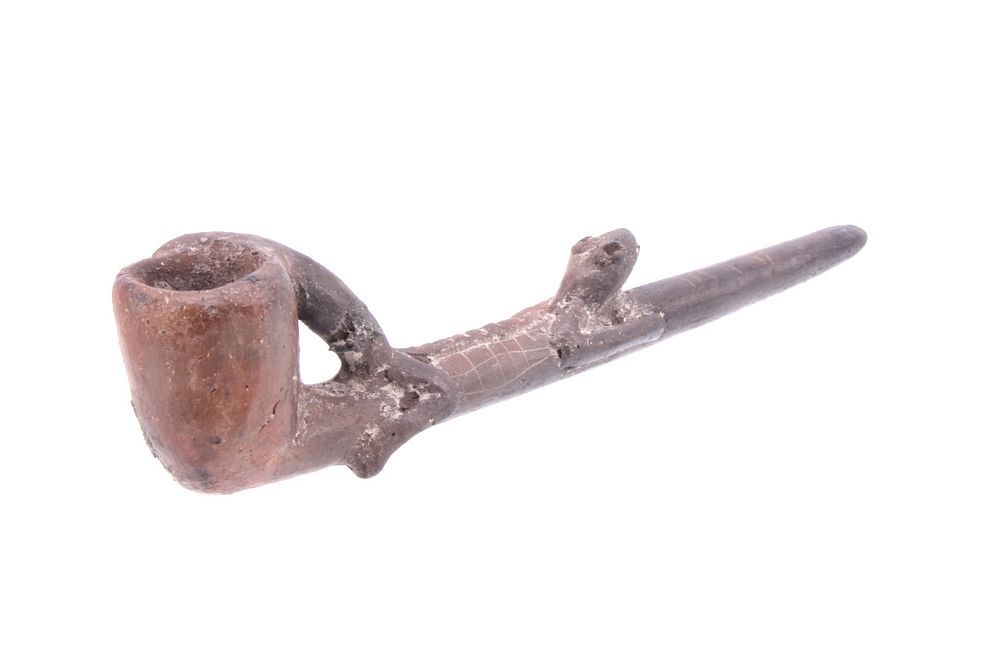 Appraisal: Pre-Columbian Lizzard Effigy Pipe The lot features a unique and