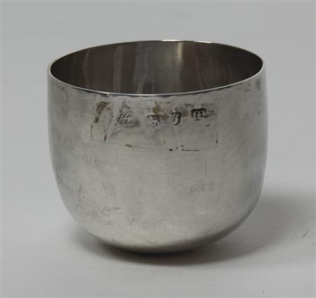 Appraisal: A George III tumbler cup IG in script possibly London