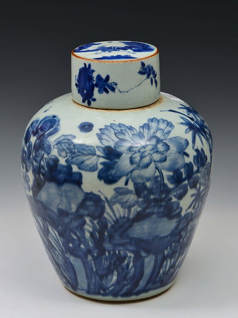 Appraisal: A CHINESE WAN LI BLUE AND WHITE JAR SHAPED VASE