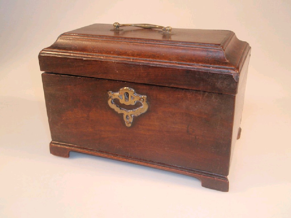 Appraisal: An early thC mahogany tea caddy the hinged cover centrally