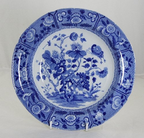 Appraisal: A Spode blue and white bowl Indian Tree pattern within