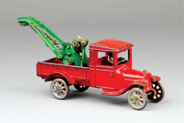 Appraisal: ARCADE MODEL 'T' WRECK TRUCK WITH ''WEAVER'' BOOM Cast iron