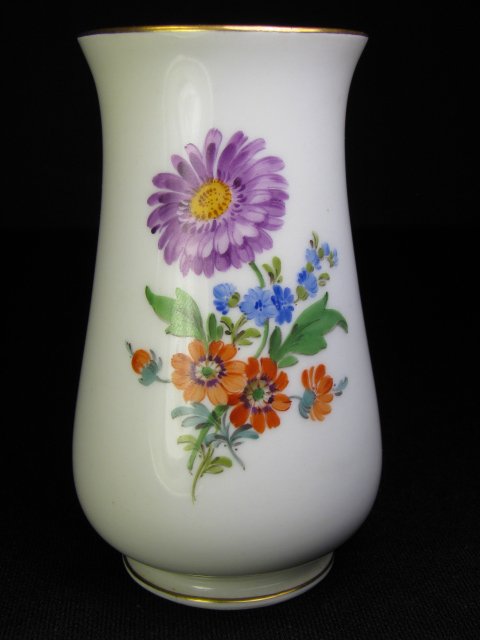 Appraisal: Meissen hand painted bud vase with a spray of spring