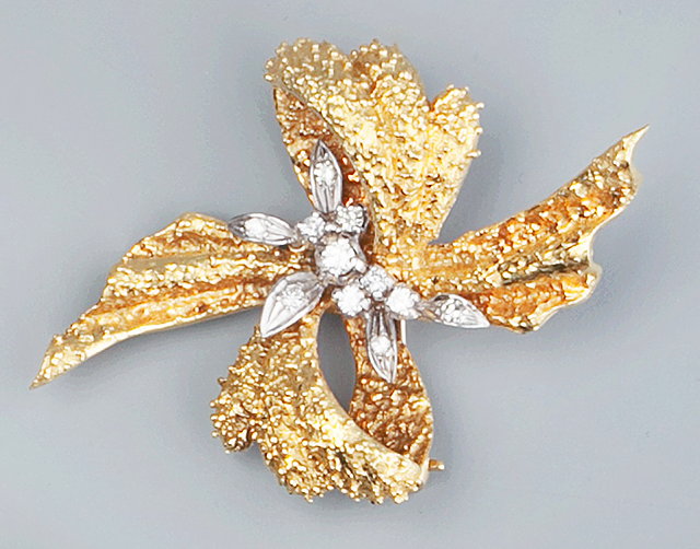 Appraisal: A DIAMOND SET BROOCH of stylised ribbon design with textured