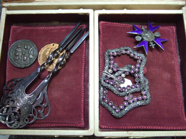 Appraisal: Two ladies silver ornamental hair combs a pair of mauve