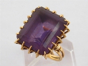 Appraisal: A yellow metal tests carat gold and amethyst dress ring