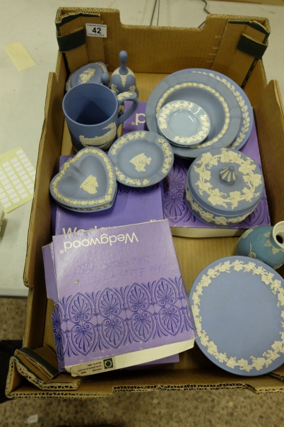 Appraisal: A collection of pottery to include Wedgwood Jasperware including Christmas