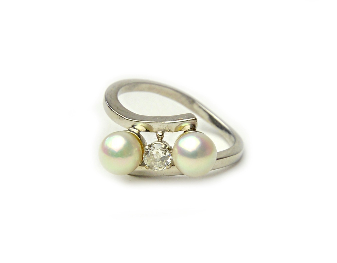 Appraisal: A white gold diamond and cultured pearl ring claw set