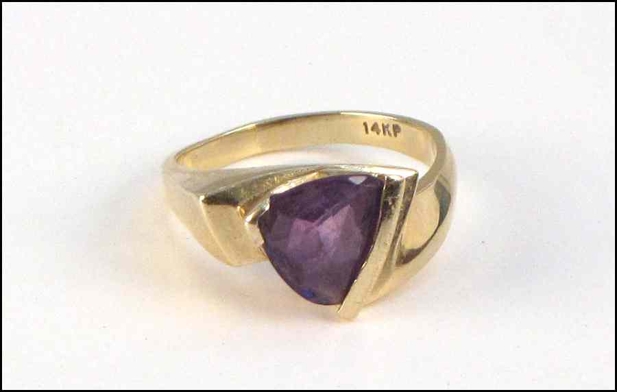 Appraisal: AMETHYST AND KARAT YELLOW GOLD RING grams Condition No Specific